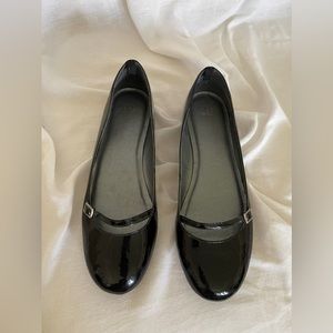 Black patent ballet flats